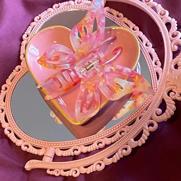 Pink Butterfly-Shaped Hair Clip - Picture 1 of 8